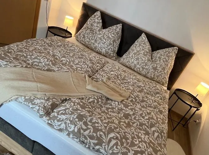 Broschek Apartment *